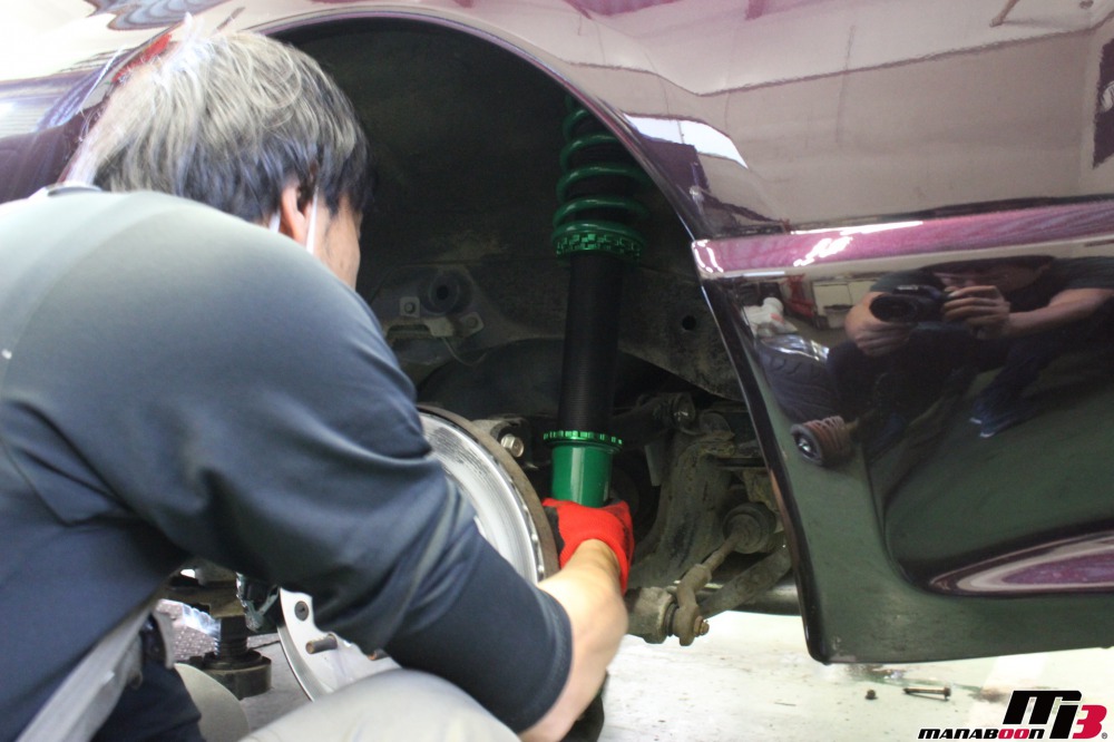 スカイラインGT-R車高調取り付け作業の画像
