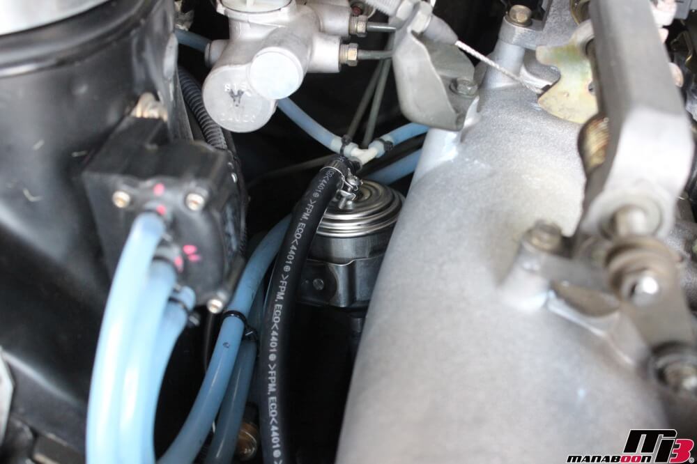 スカイラインGT-R燃料フィルター交換作業の画像