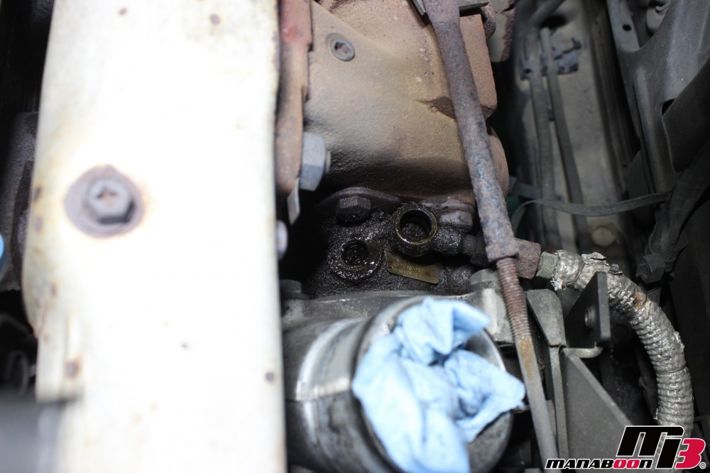 R32スカイラインオイル漏れ修理作業の画像