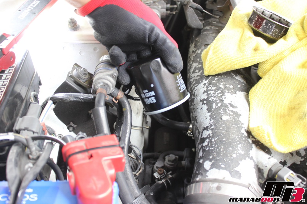 R32スカイラインGT-Rエンジンオイル交換作業画像